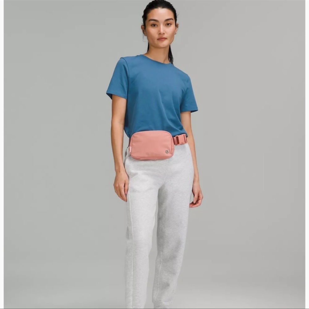 Lululemon Everywhere Belt Bag 1L Pink‎ Pastel